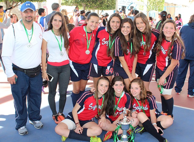 而库里将继 而库里将继